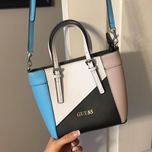 Brand new super cute Guess Hand bag/satchel!